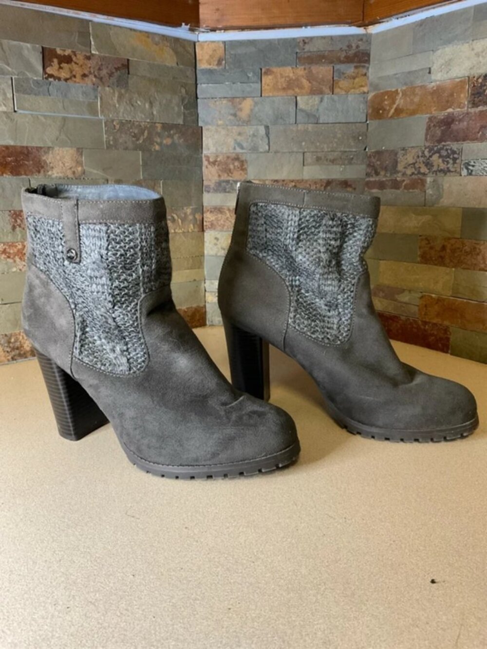 Juicy Couture Lupita Grey Cable Knit & Suede Boots Size 10